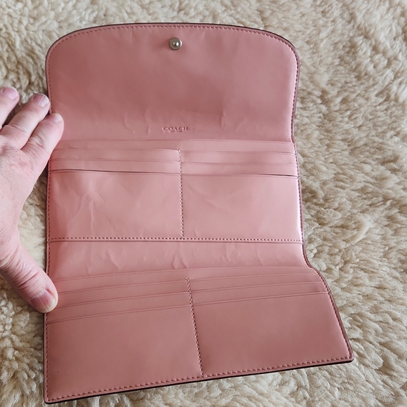 Beautiful Coach Brown Signature and Pink Leather Tri-fold Long Wallet 🩷🤎🩶 - Picture 6 of 12